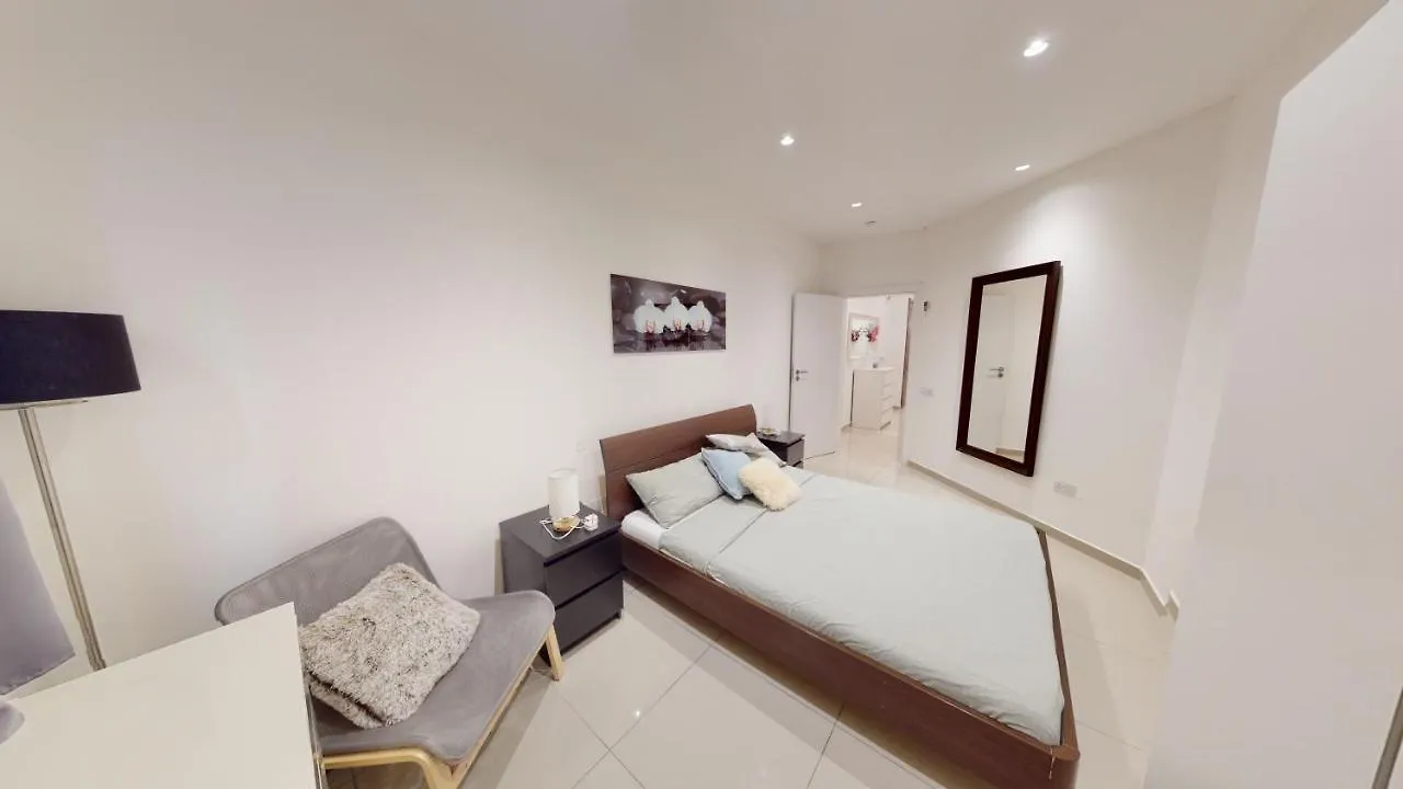Apartment Spacious 3 Bedroom Maisonette Sliema
