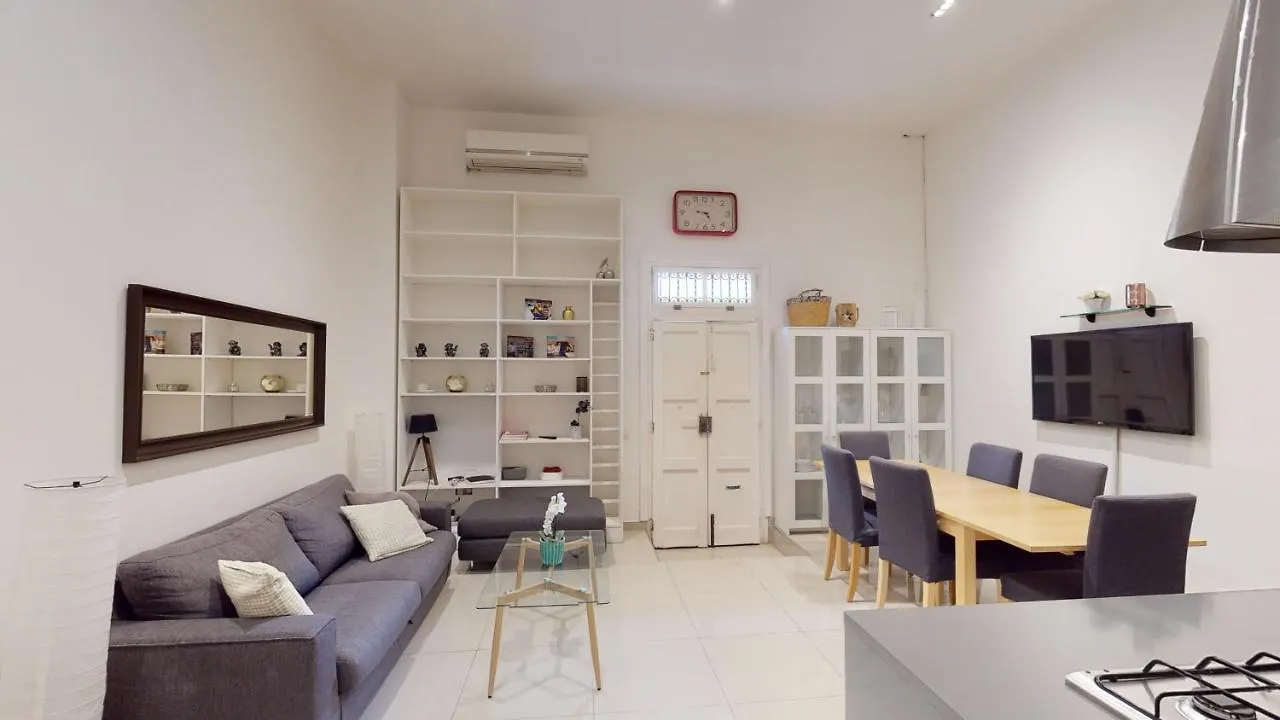 Spacious 3 Bedroom Maisonette Sliema 0*,  Malta