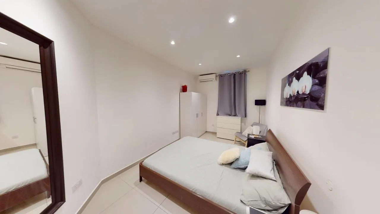 Apartment Spacious 3 Bedroom Maisonette Sliema