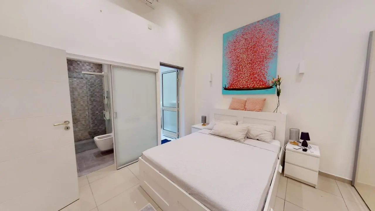 Spacious 3 Bedroom Maisonette Sliema Appartement