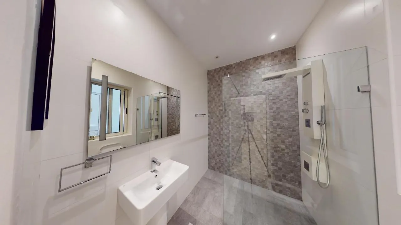 Spacious 3 Bedroom Maisonette Sliema Appartement